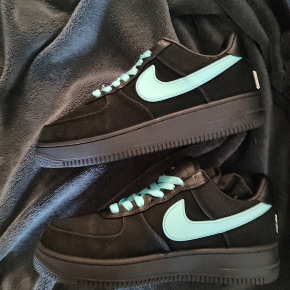 2022 Tiffany and company Nike Air Force 1 (refurbished) - Picture 2 of 8